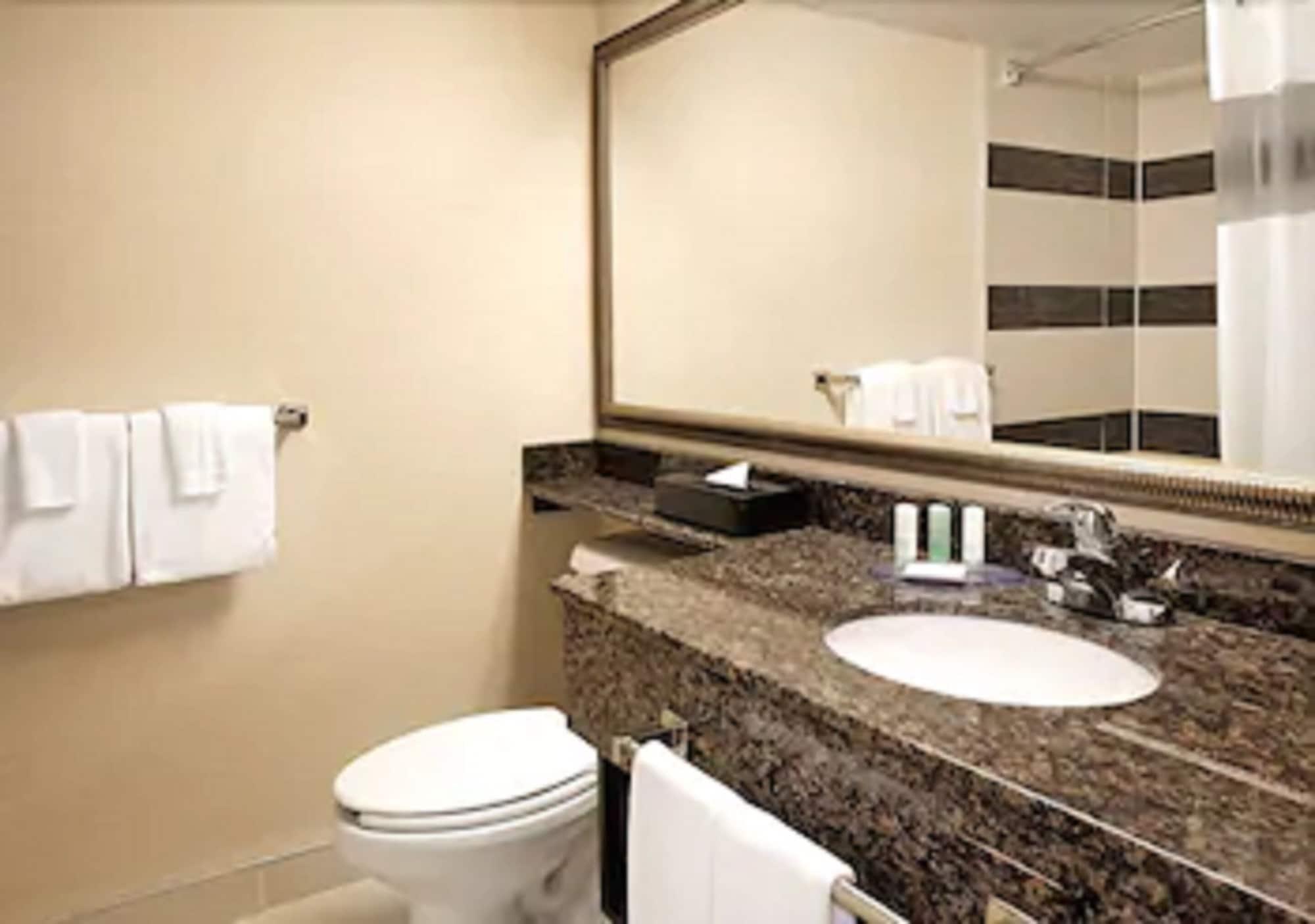 Comfort Suites Downtown Монреаль Екстер'єр фото