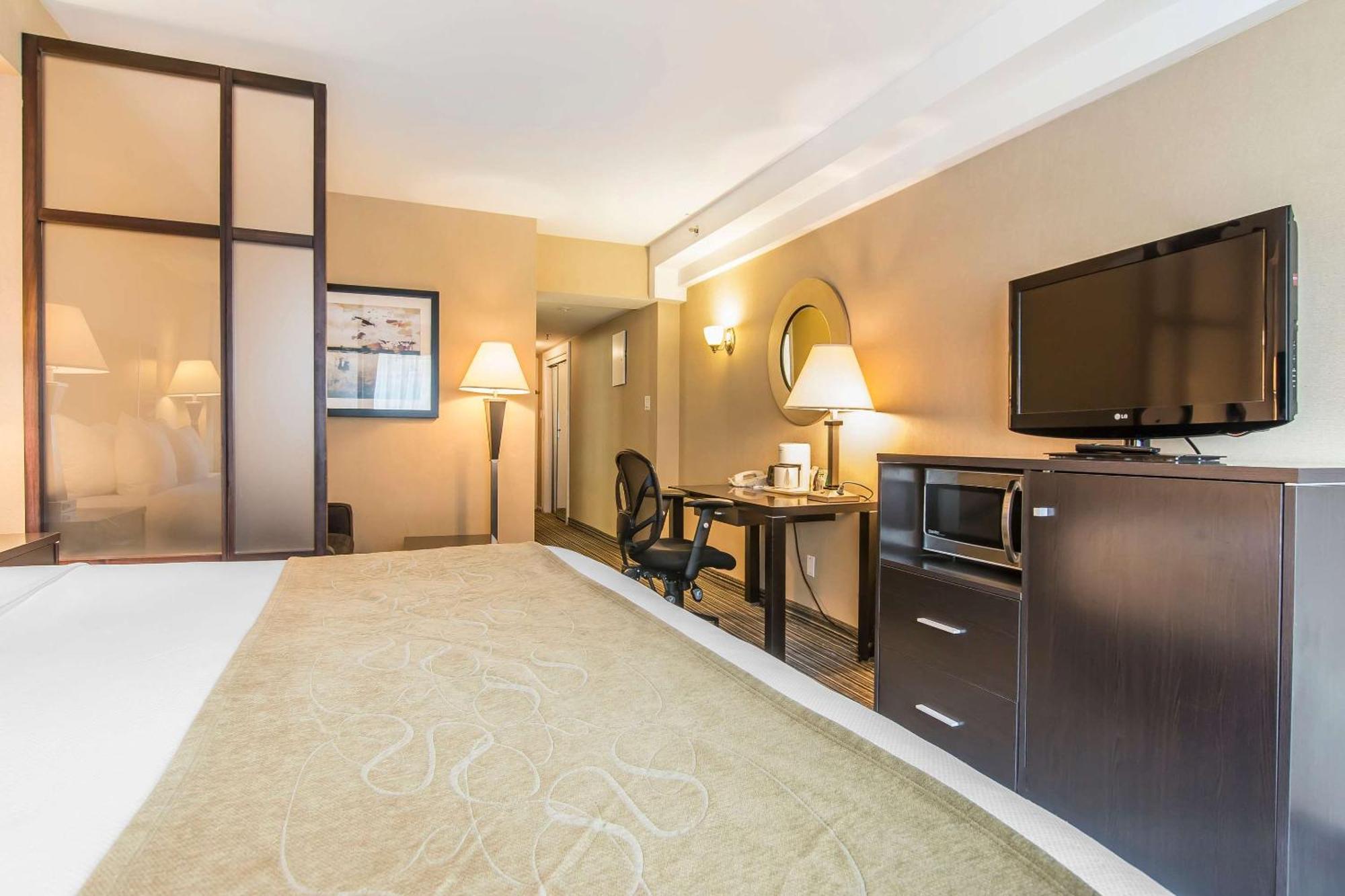 Comfort Suites Downtown Монреаль Екстер'єр фото