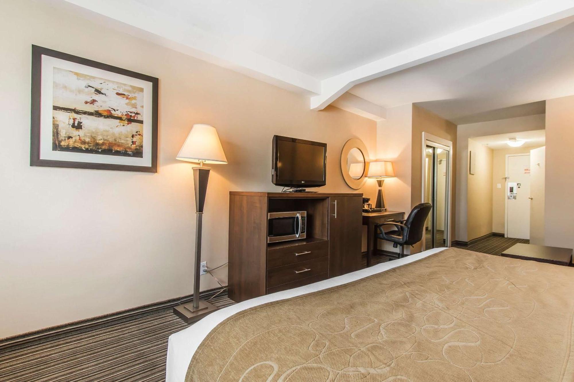 Comfort Suites Downtown Монреаль Екстер'єр фото