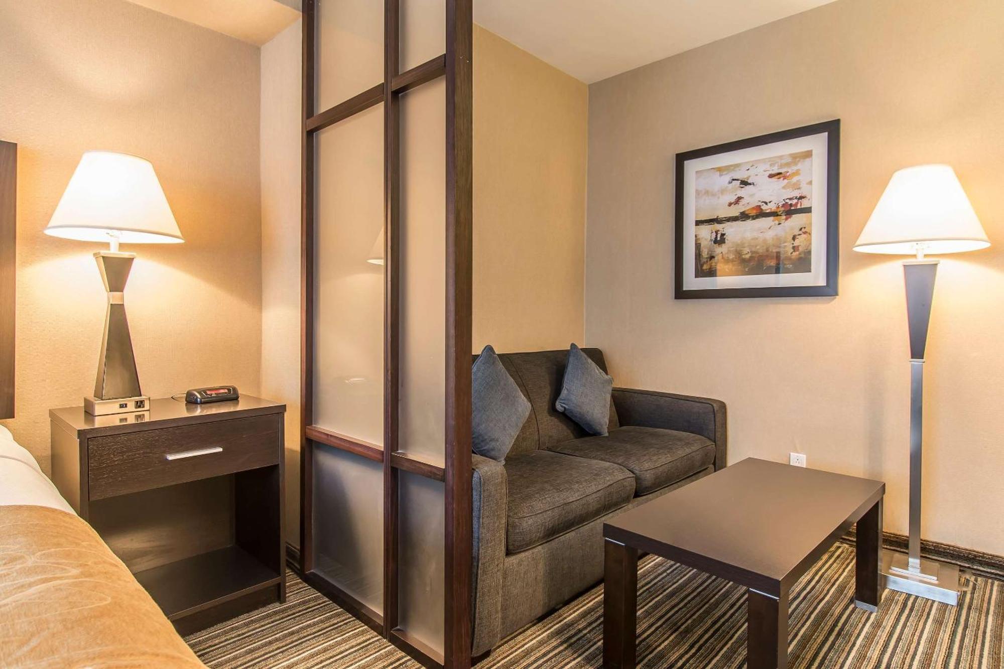 Comfort Suites Downtown Монреаль Екстер'єр фото