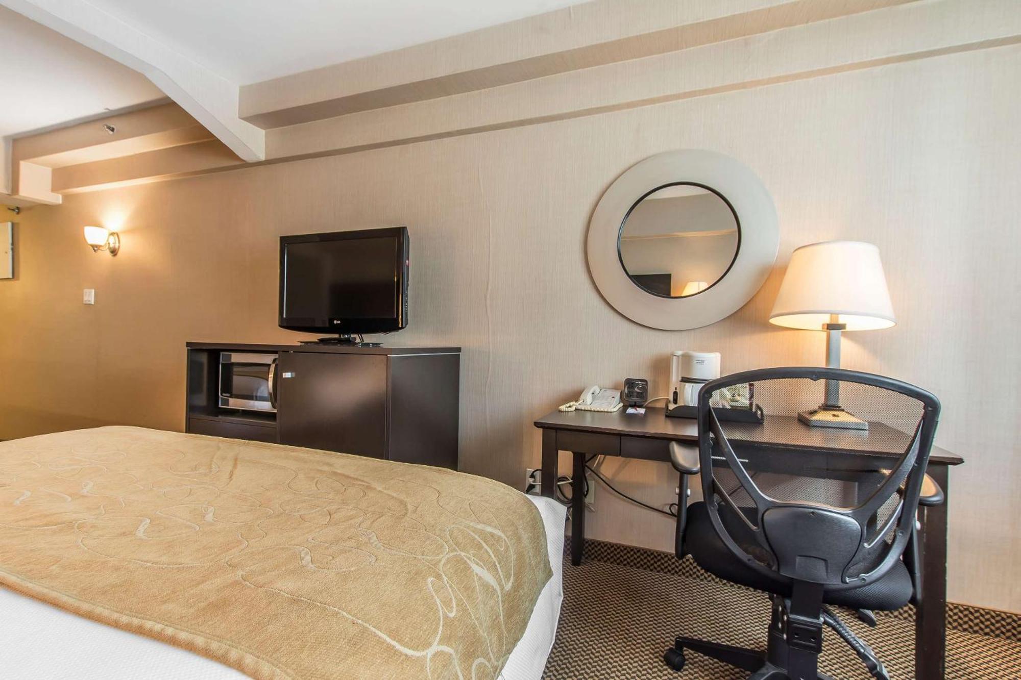 Comfort Suites Downtown Монреаль Екстер'єр фото