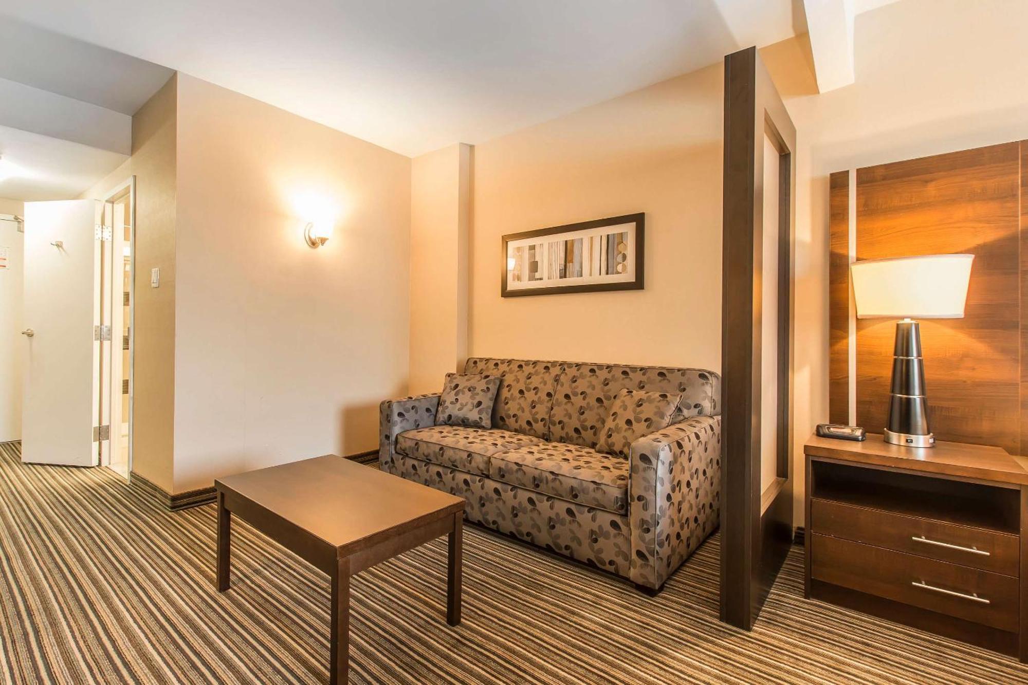 Comfort Suites Downtown Монреаль Екстер'єр фото