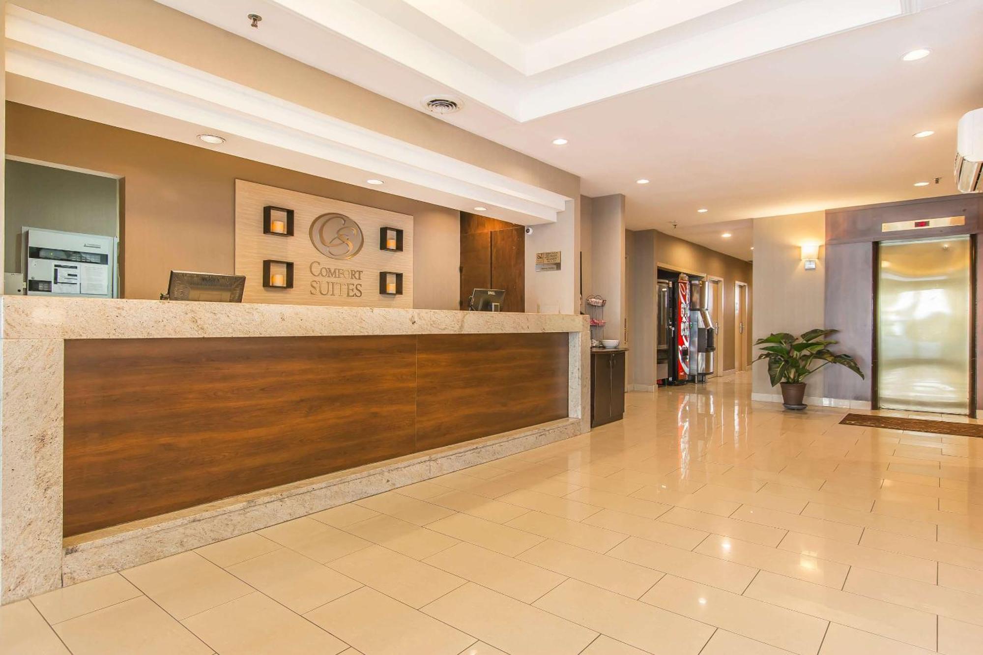 Comfort Suites Downtown Монреаль Екстер'єр фото